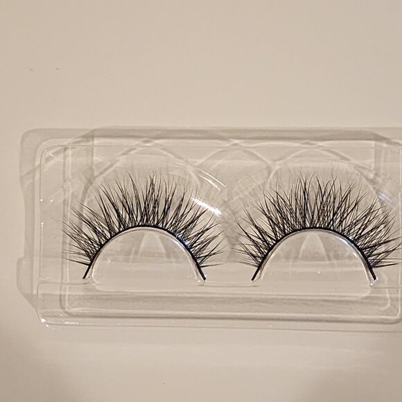 BRAND New!! Flutter Brooklyn MINK Eyelashes (Total 1 pair) - Picture 3 of 4